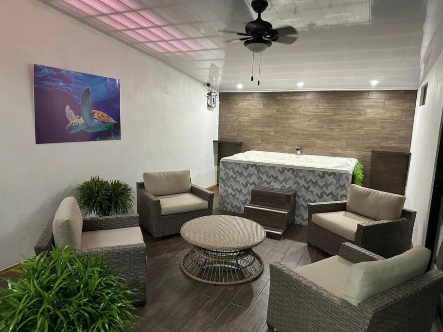 Bernis House with Jacuzzi