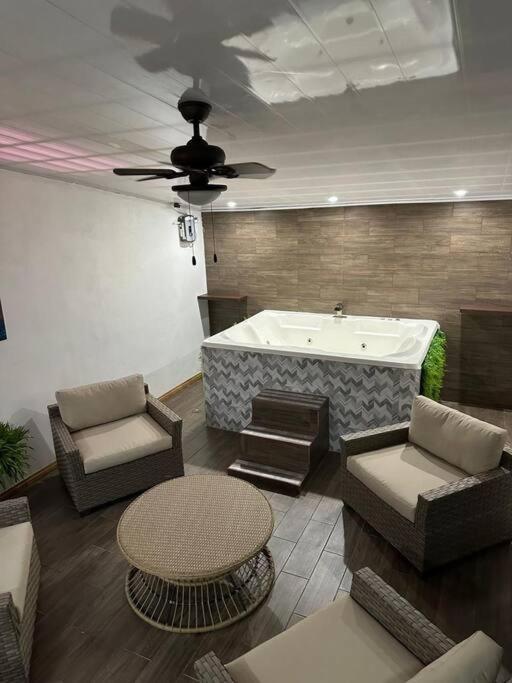 Bernis House with Jacuzzi