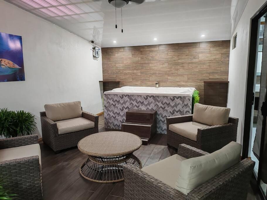 Bernis House with Jacuzzi