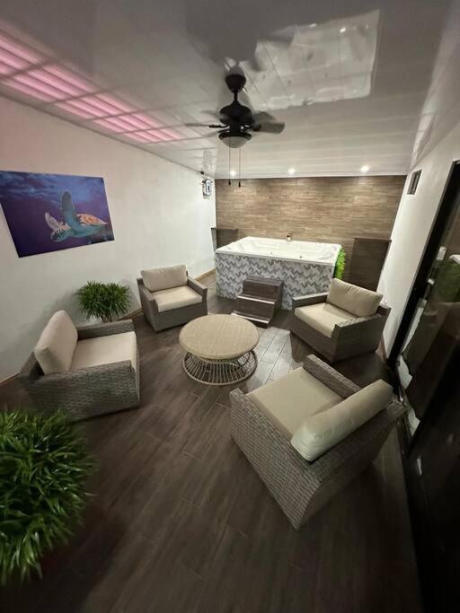 Bernis House with Jacuzzi