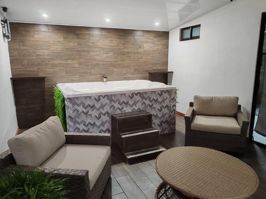 Bernis House with Jacuzzi