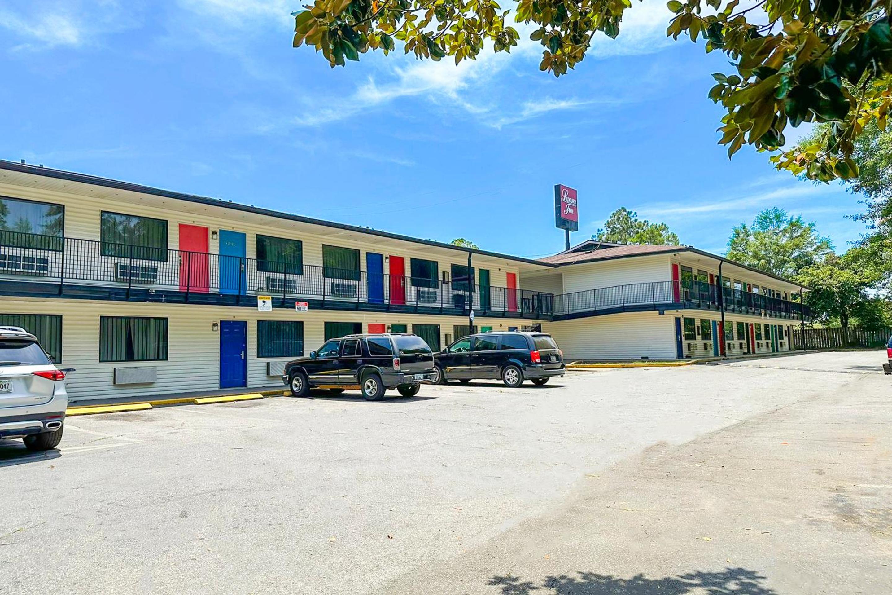 Luxury Inn By OYO Albany view 3