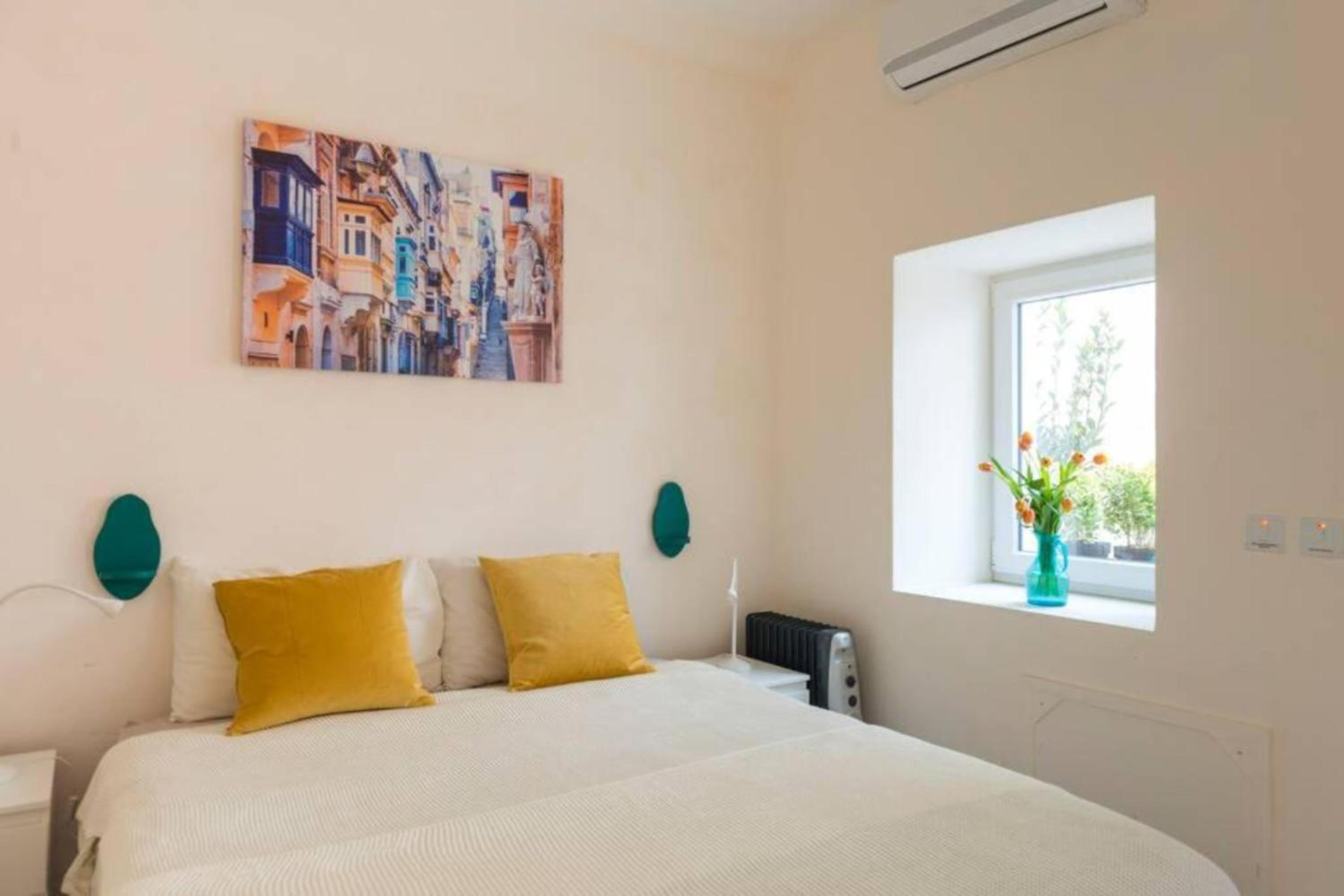 Authentic GF apartment with terrace at the 3 Cities Marina view 2