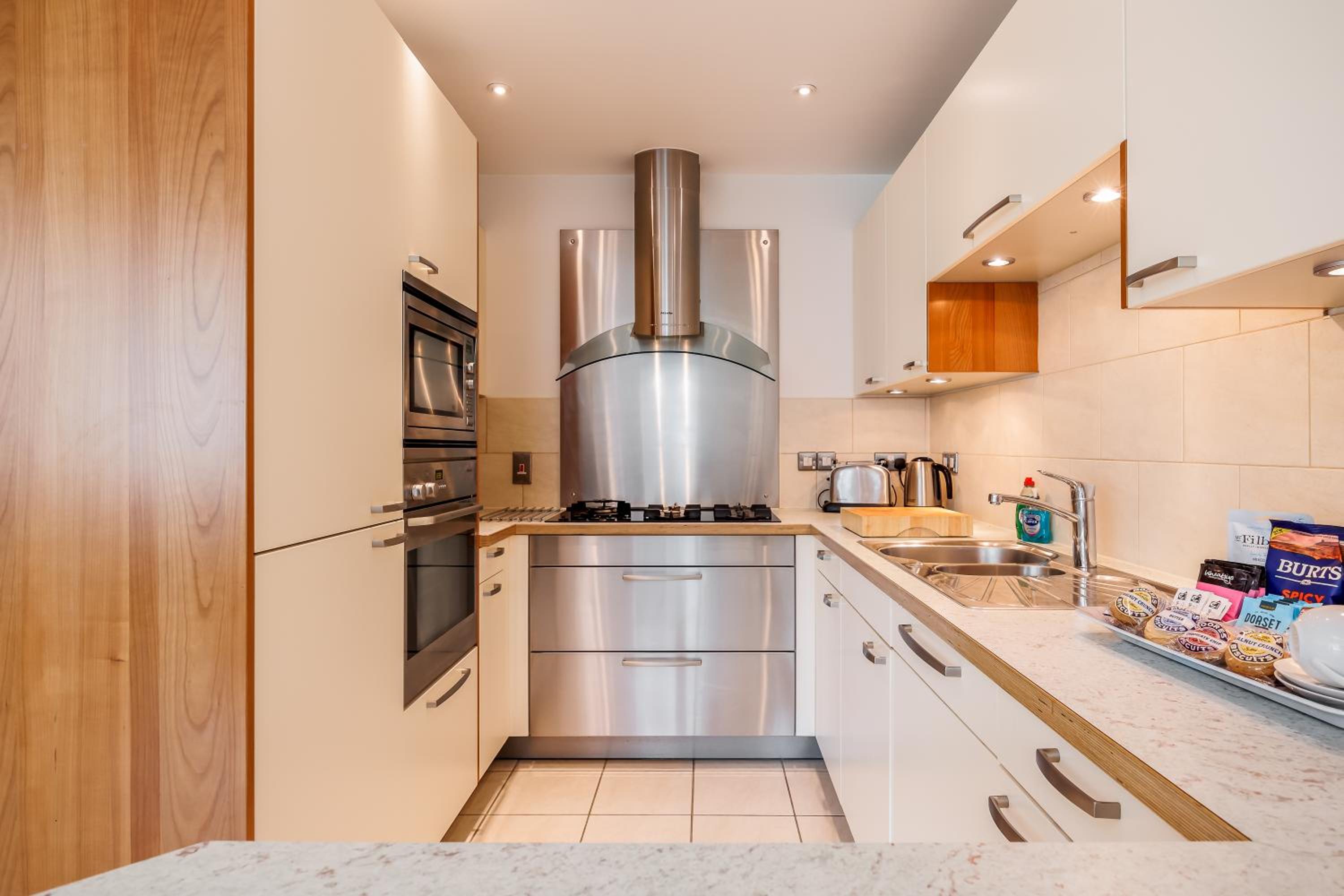 Jeanneau - Prestigious Dolphin Quays apartment on Poole Quay view 4