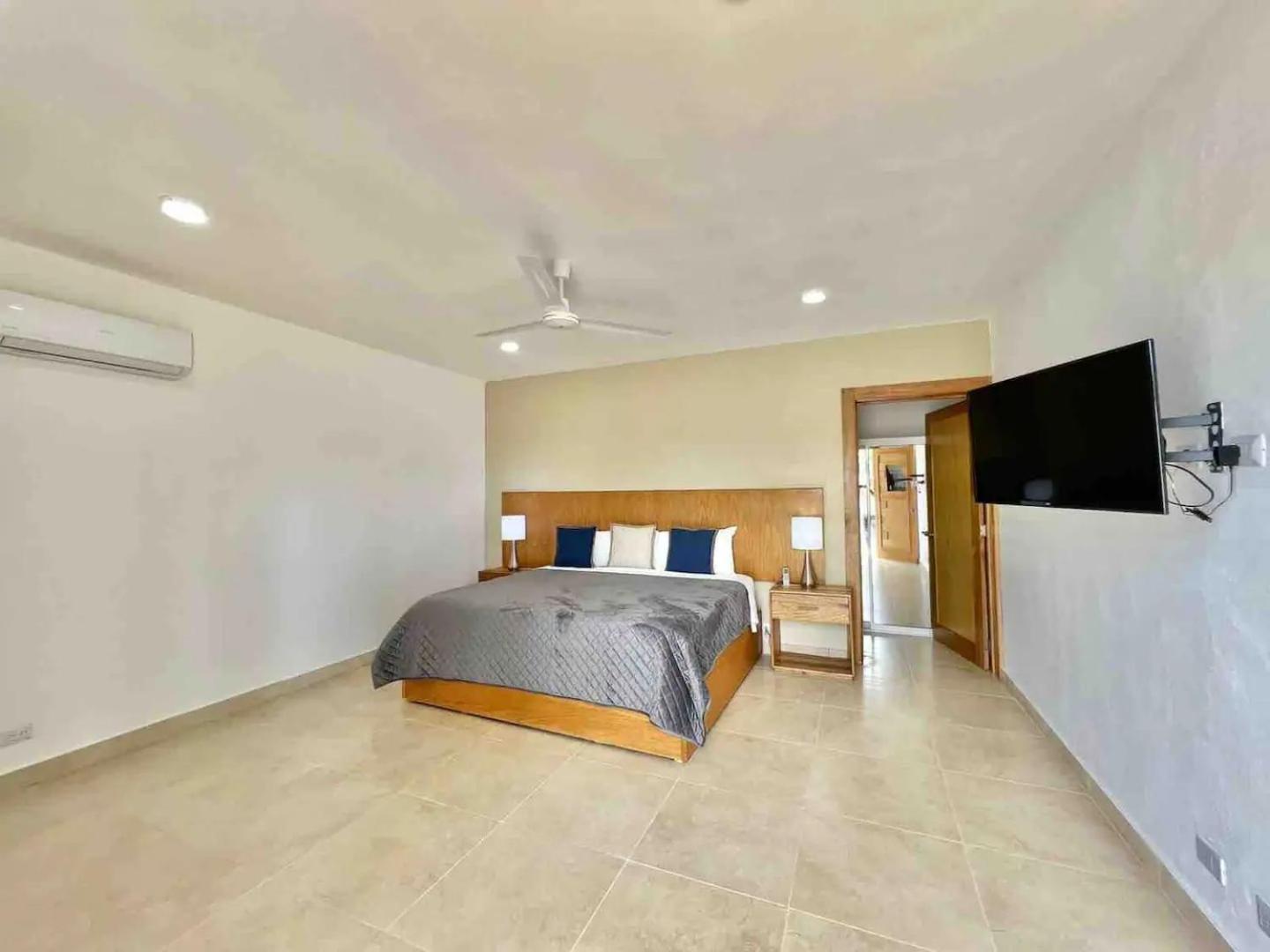 Exclusive Paradise Palms Villa