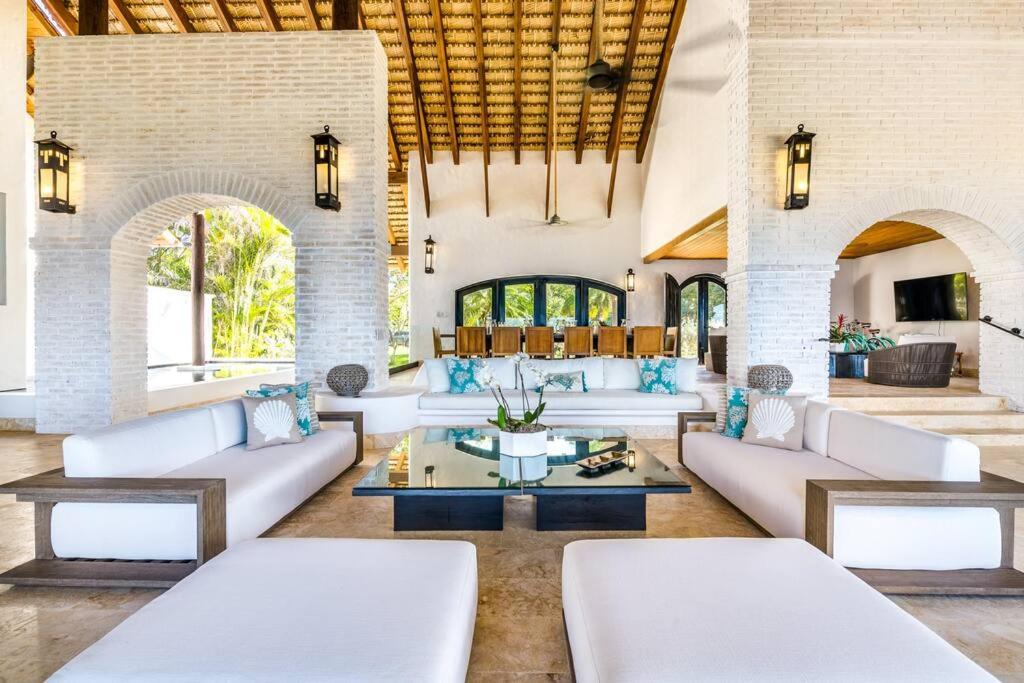 Ocean Front Villa Accommodates 14 Guests With Service view 5