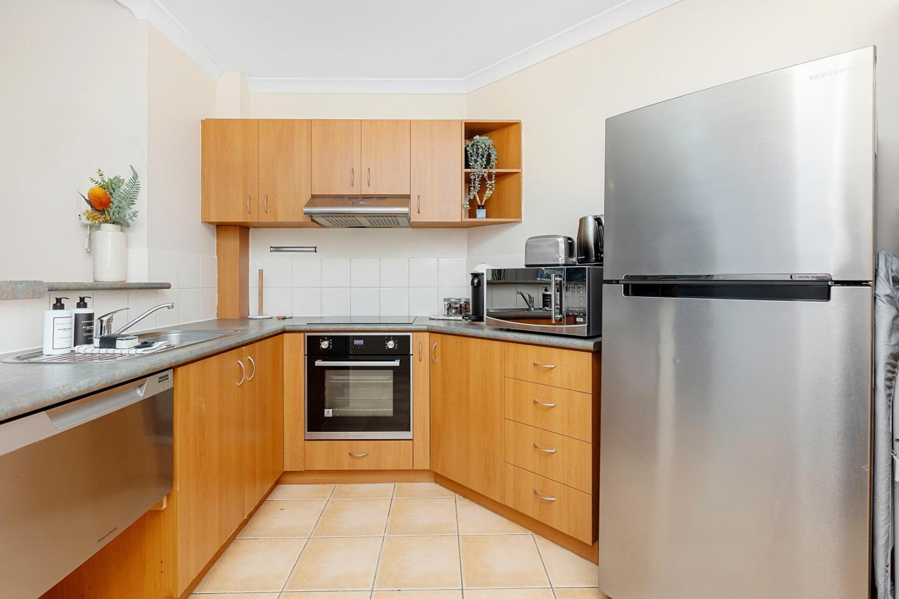 Executive Elegance Stylish 1BR Suite on Hay St