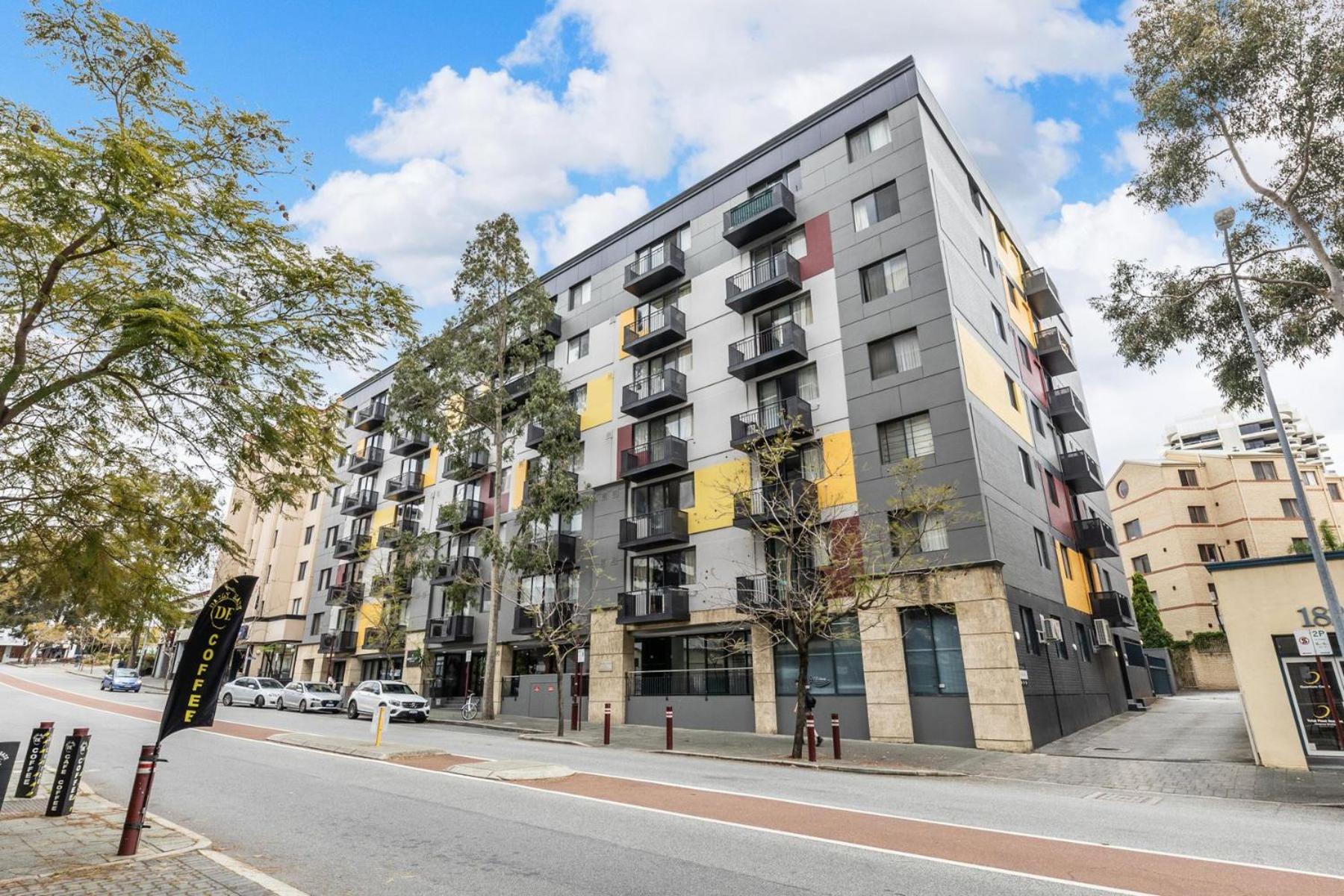 Executive Elegance Stylish 1BR Suite on Hay St