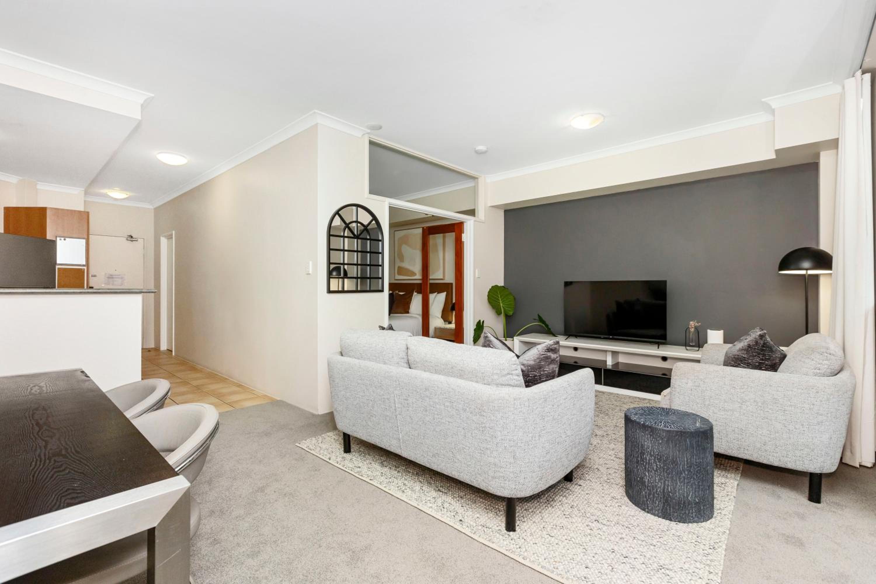 Executive Elegance Stylish 1BR Suite on Hay St