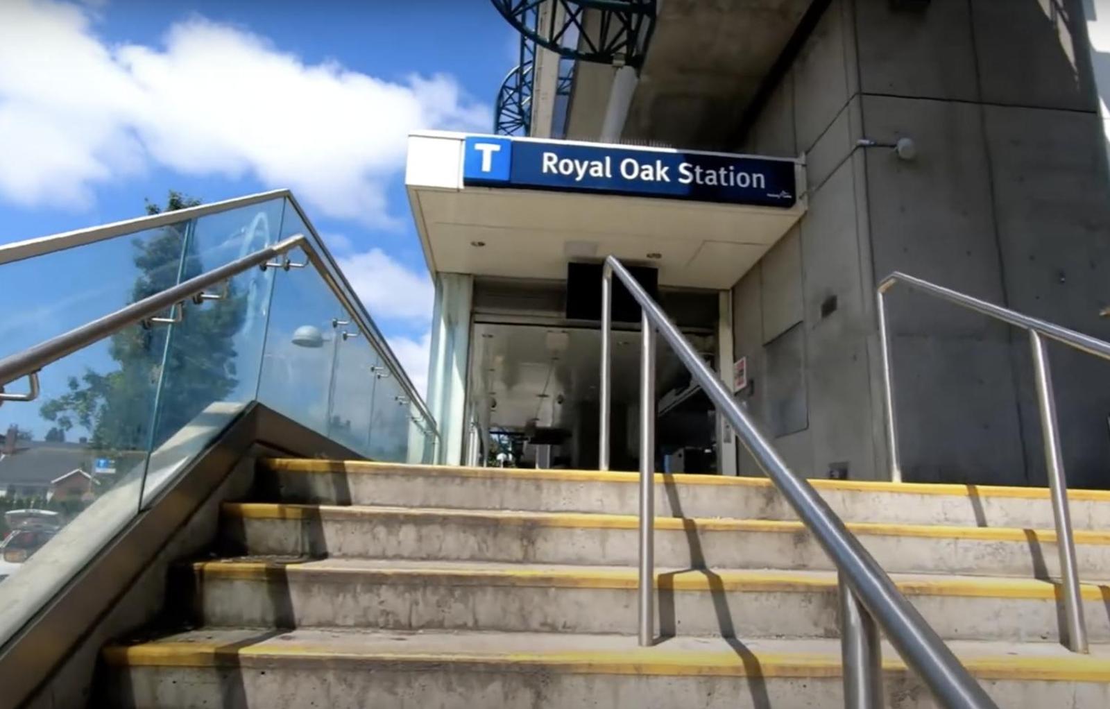 Near Skytrain Metrotown Private Entry 3min walk to grocery food