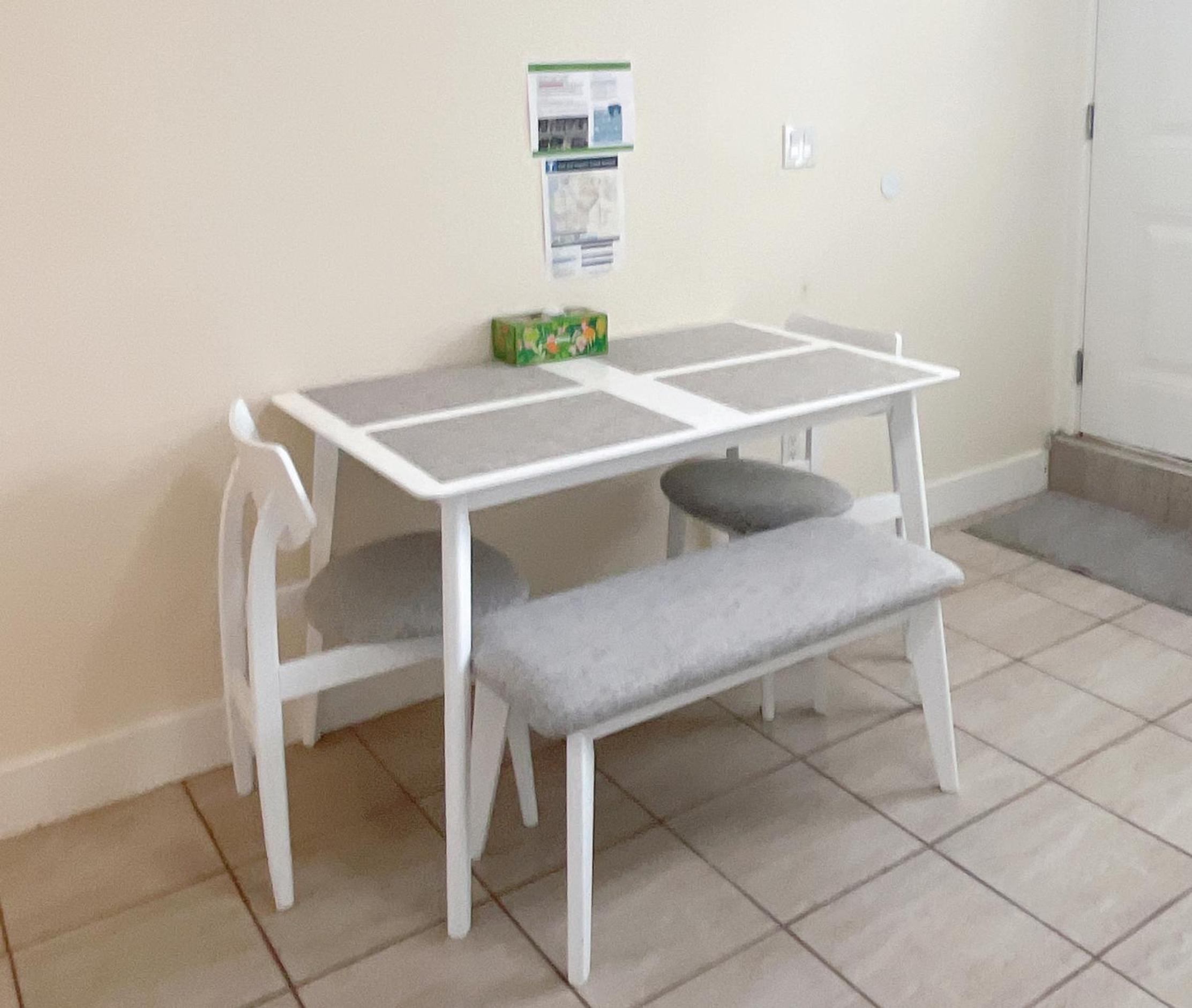 Near Skytrain Metrotown Private Entry 3min walk to grocery food