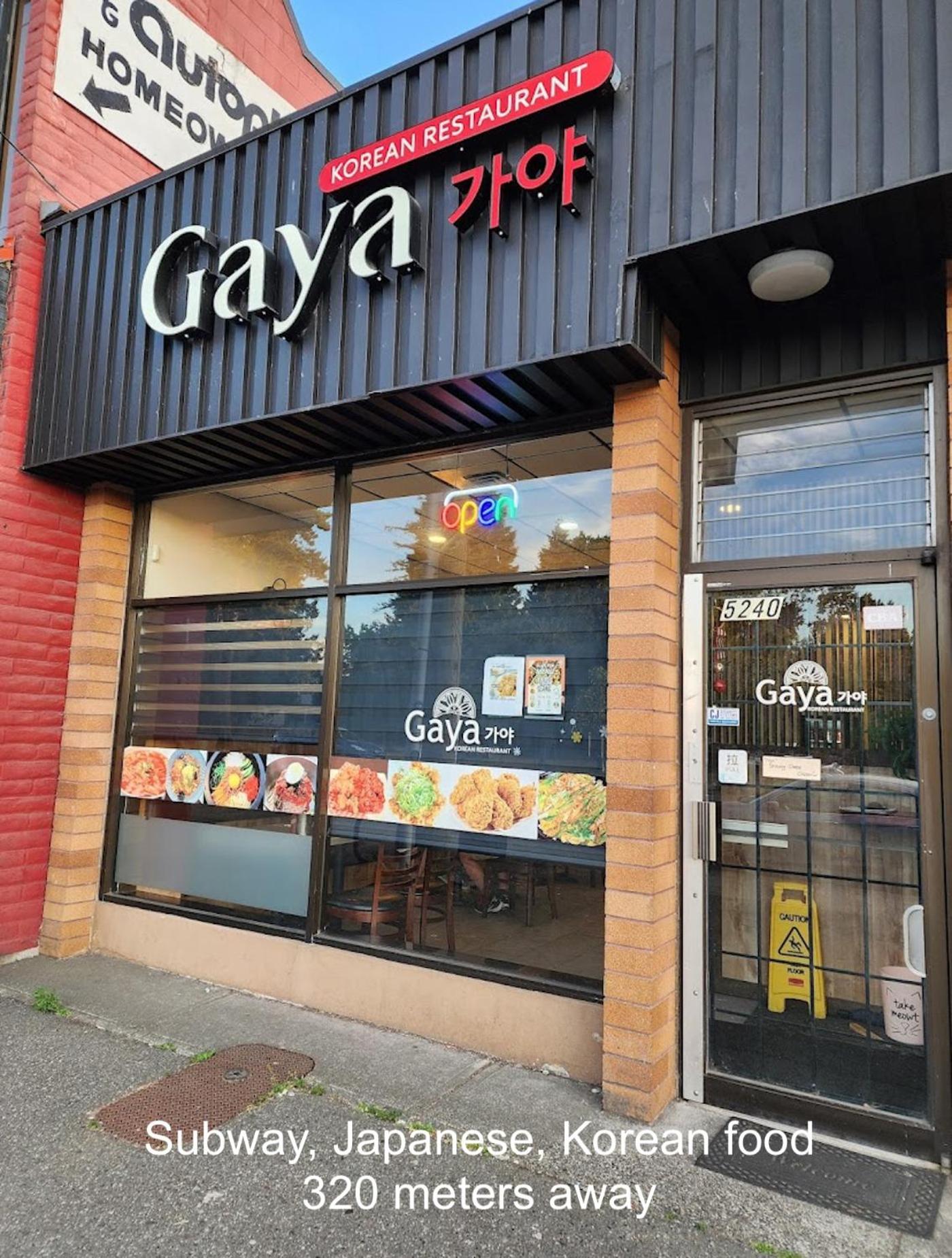 Near Skytrain Metrotown Private Entry 3min walk to grocery food