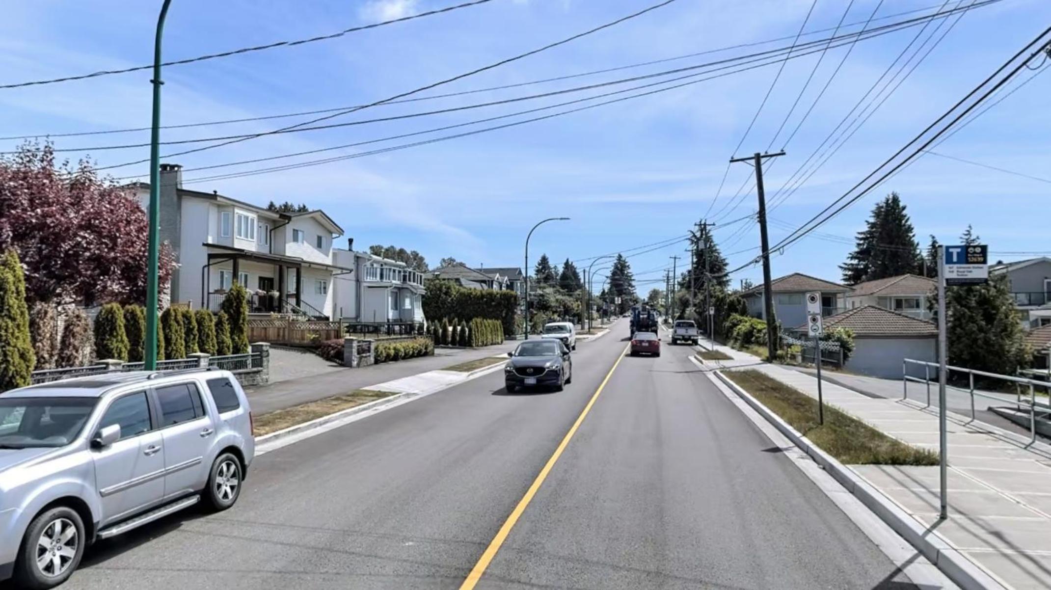Near Skytrain Metrotown Private Entry 3min walk to grocery food
