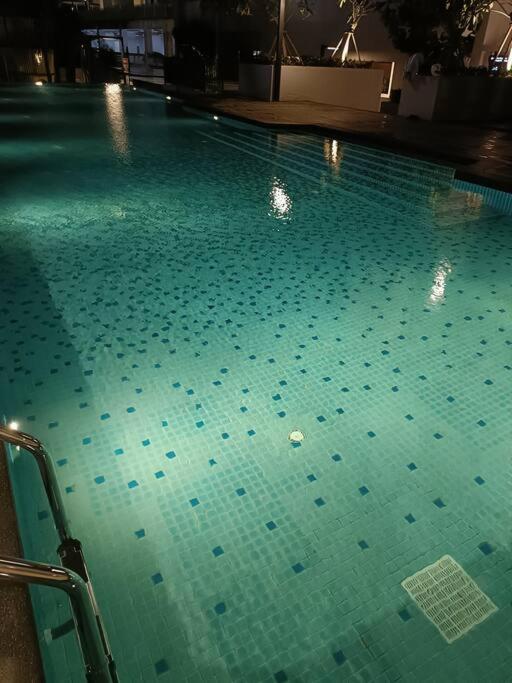 Sky Trees 2 Guests with Nflix Private Car Park High Floor B22B