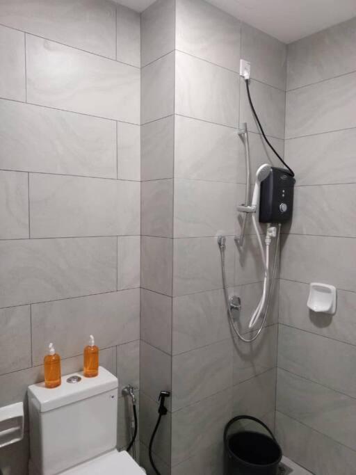 Sky Trees 2 Guests with Nflix Private Car Park High Floor B22B
