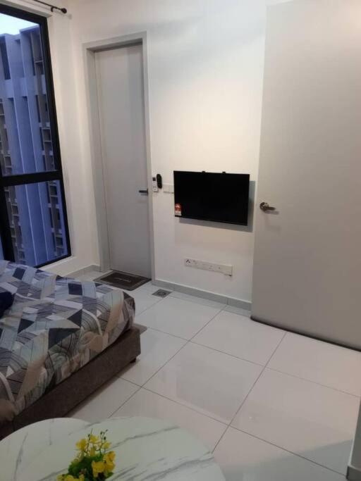 Sky Trees 2 Guests with Nflix Private Car Park High Floor B22B