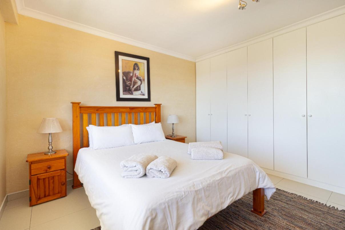 Devonshire 2 Bed apartment Green Point view 5