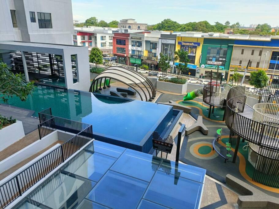 Sky Trees 2 Guests with Nflix Private Car Park High Floor B22B