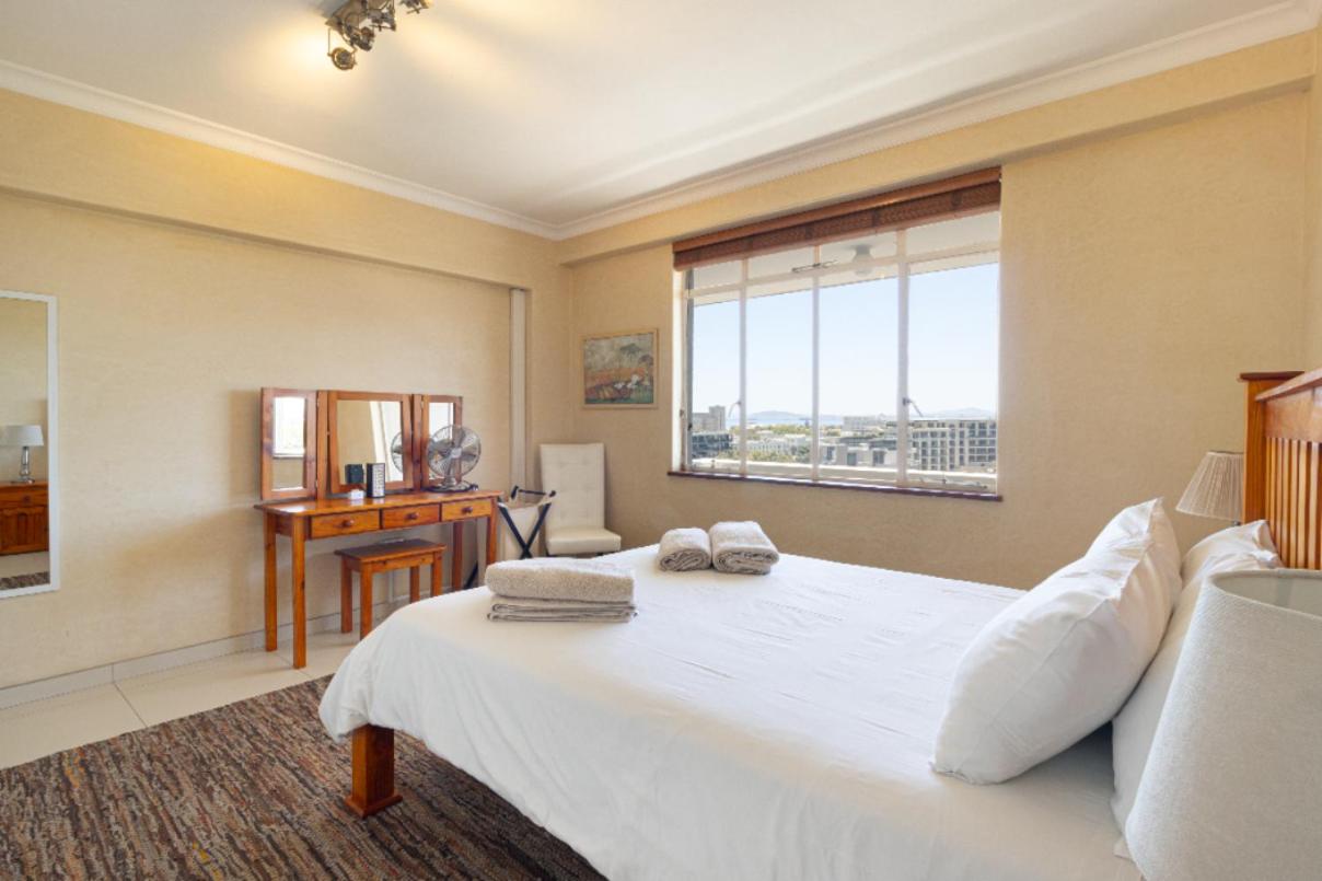 Devonshire 2 Bed apartment Green Point view 3