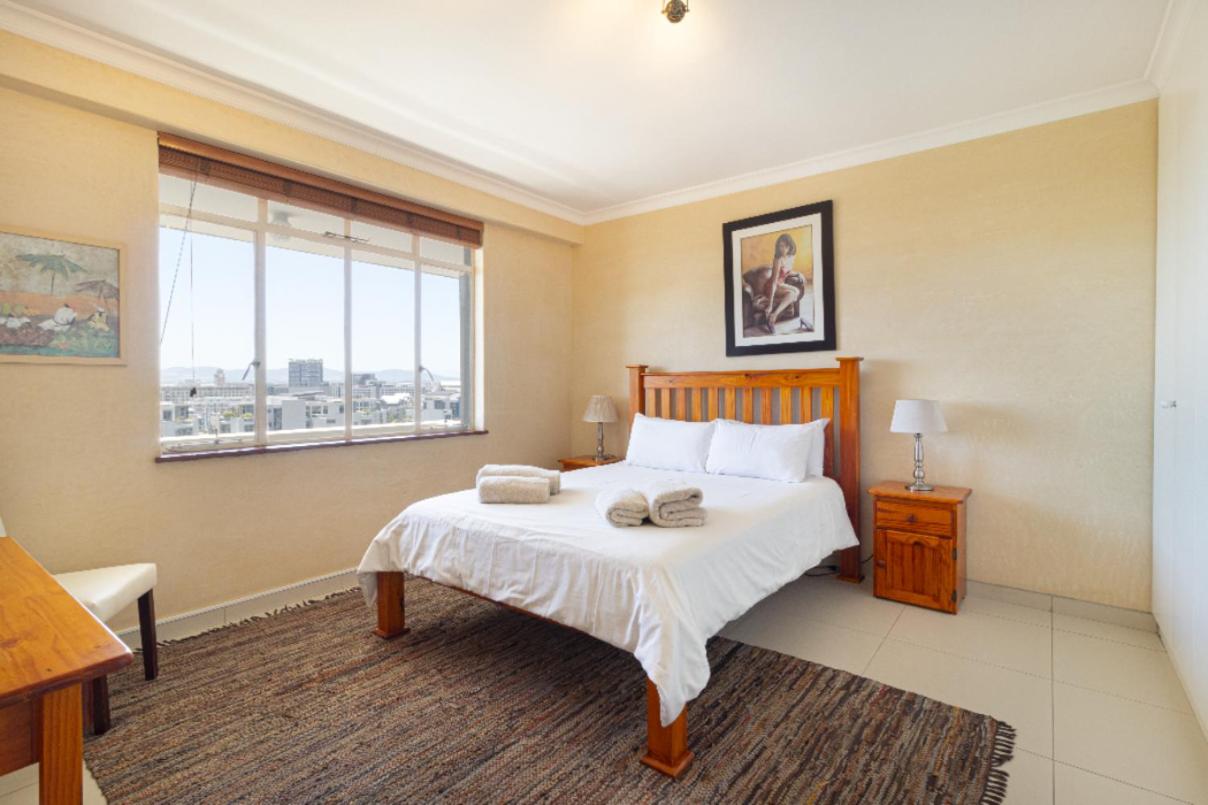 Devonshire 2 Bed apartment Green Point view 2