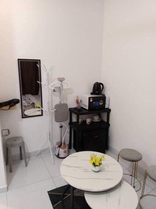 Sky Trees 2 Guests with Nflix Private Car Park High Floor B22B