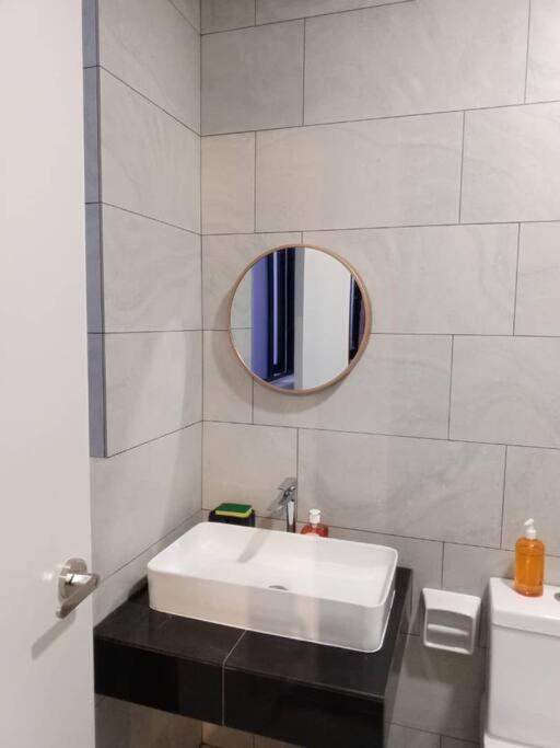 Sky Trees 2 Guests with Nflix Private Car Park High Floor B22B