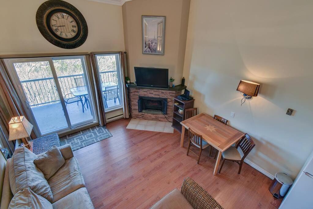 Charming Tremblant 1 Bedroom with Pool and Hot Tub