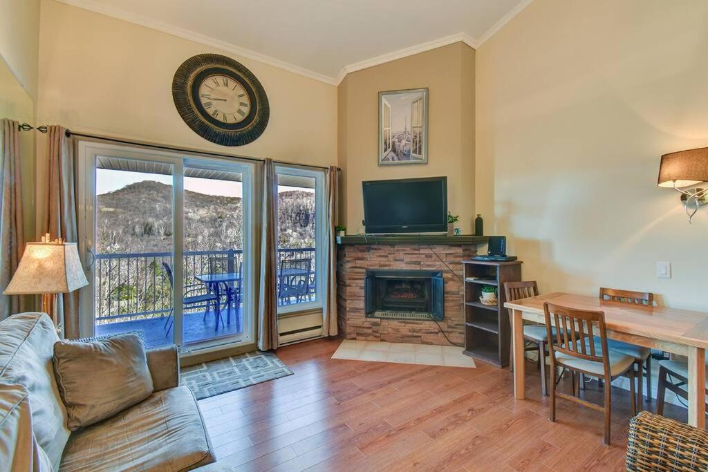 Charming Tremblant 1 Bedroom with Pool and Hot Tub