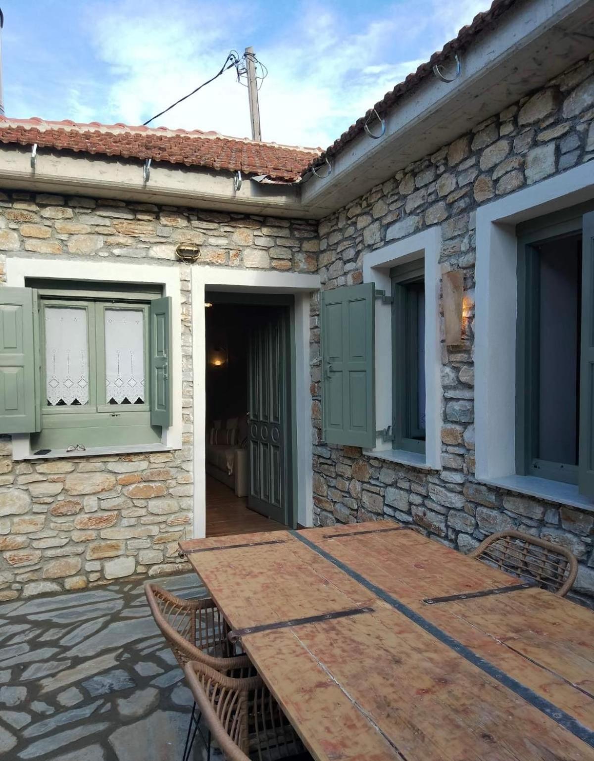 Oneiropetra Luxury House