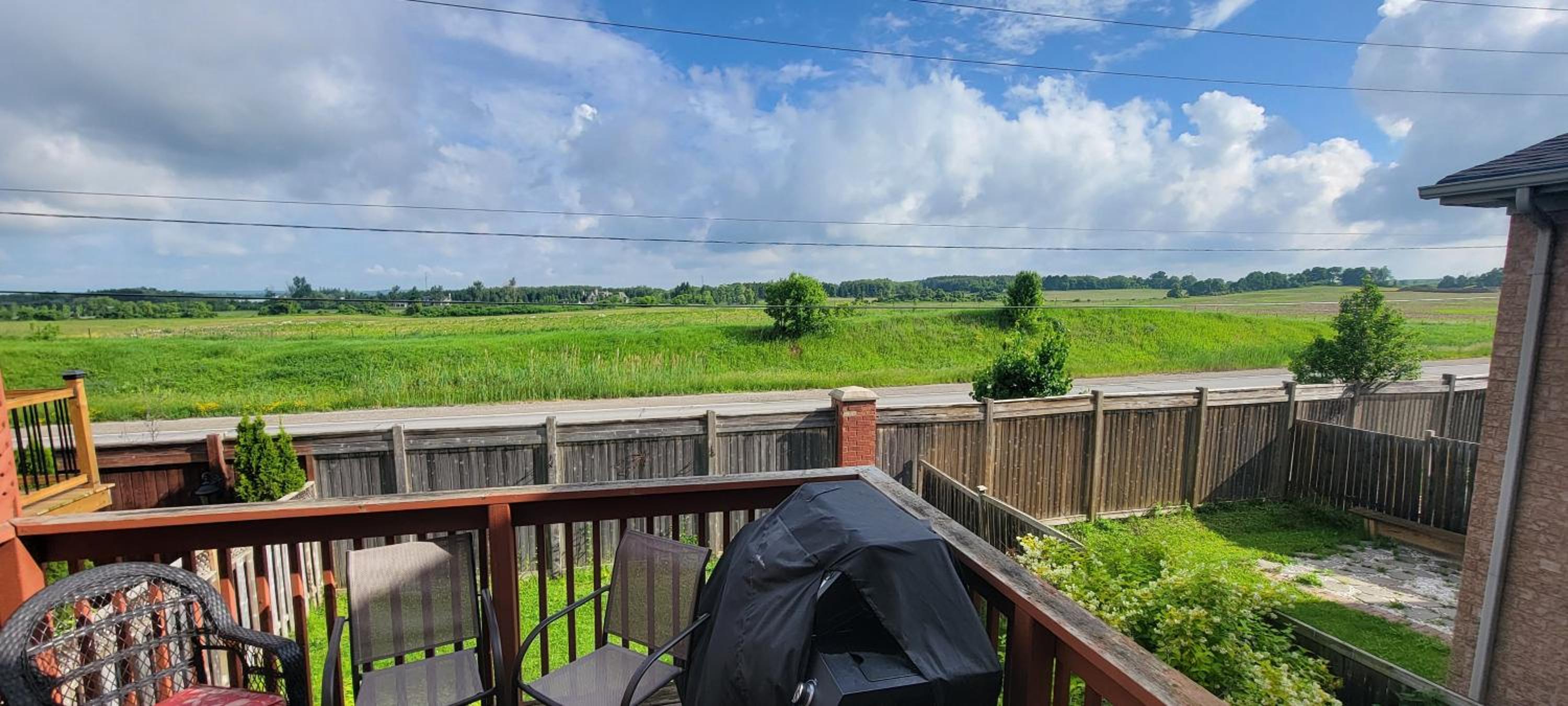 Pristine Pet & Smoke Free 4-Bedroom home near Canada's Wonderland