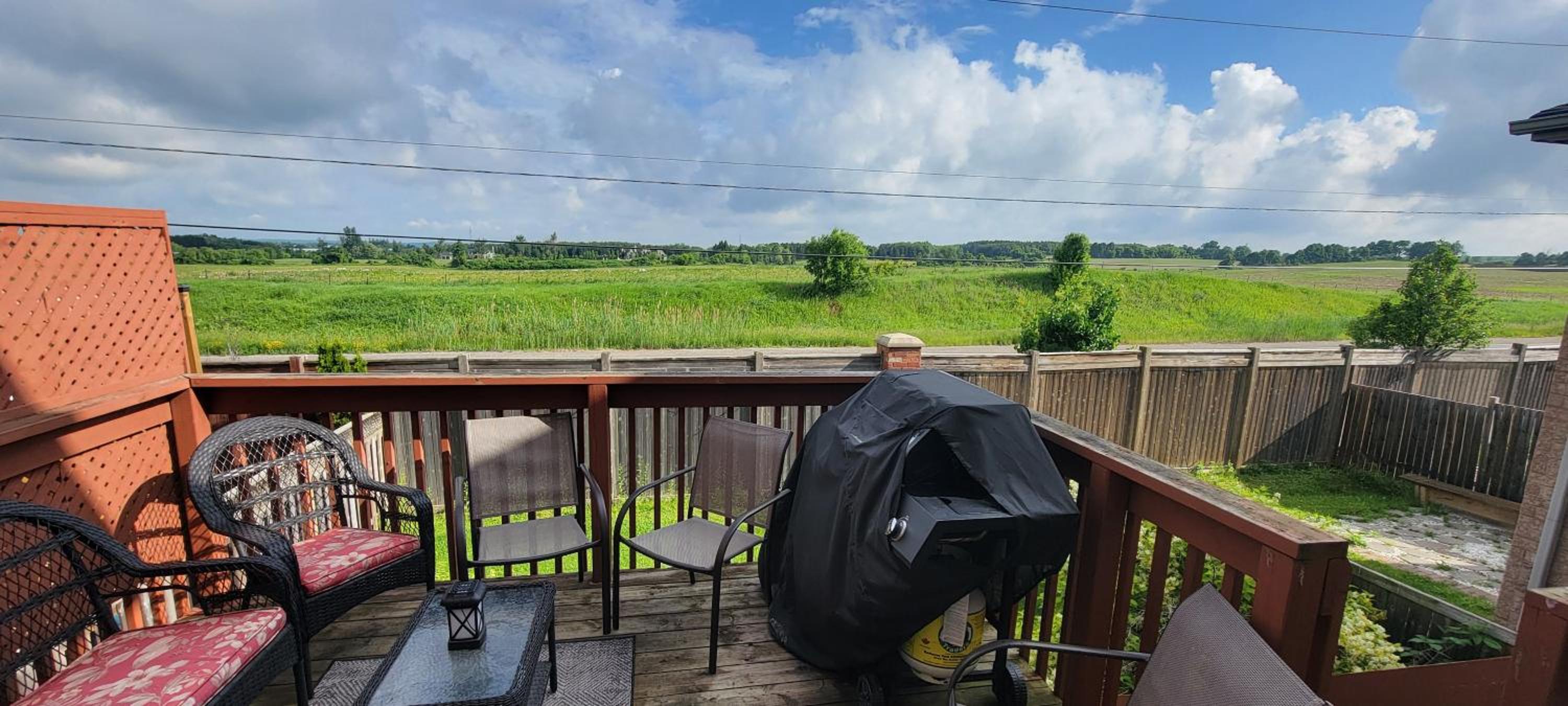 Pristine Pet & Smoke Free 4-Bedroom home near Canada's Wonderland