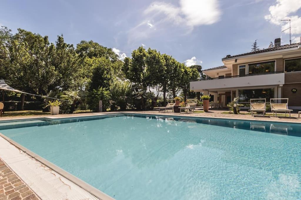 Benvenuti a Eden, villa con piscina e giardino view 2