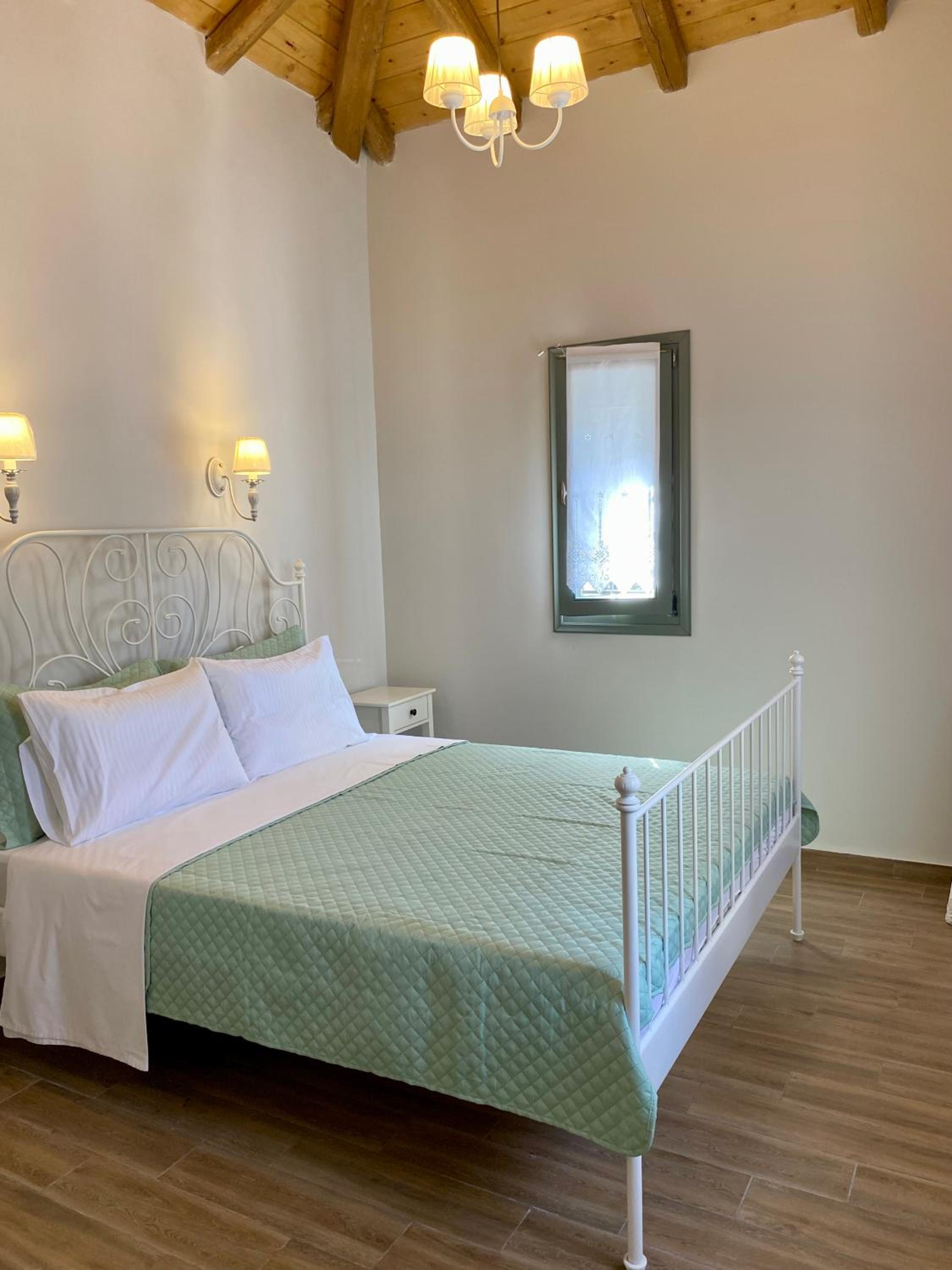 Oneiropetra Luxury House