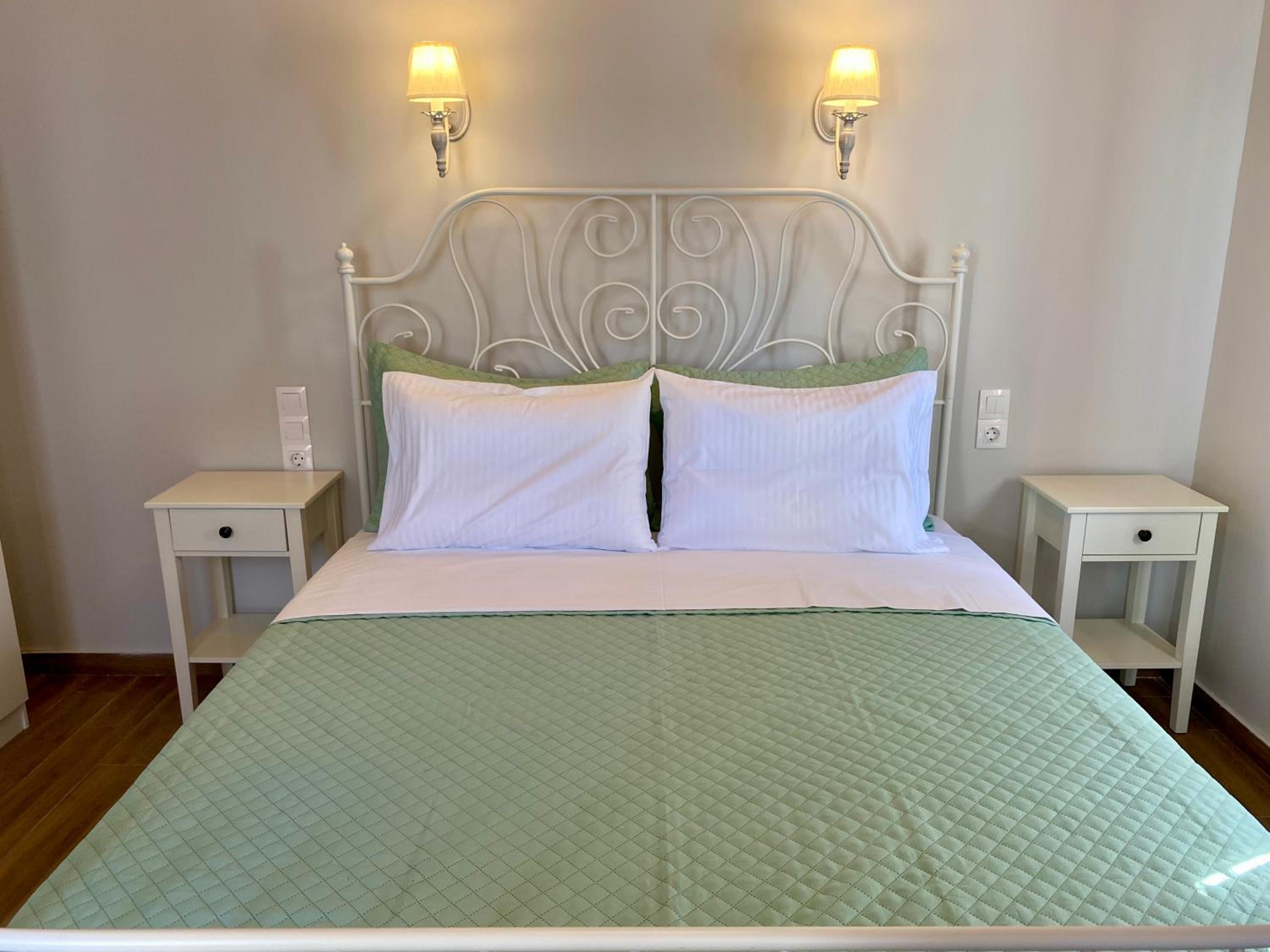 Oneiropetra Luxury House