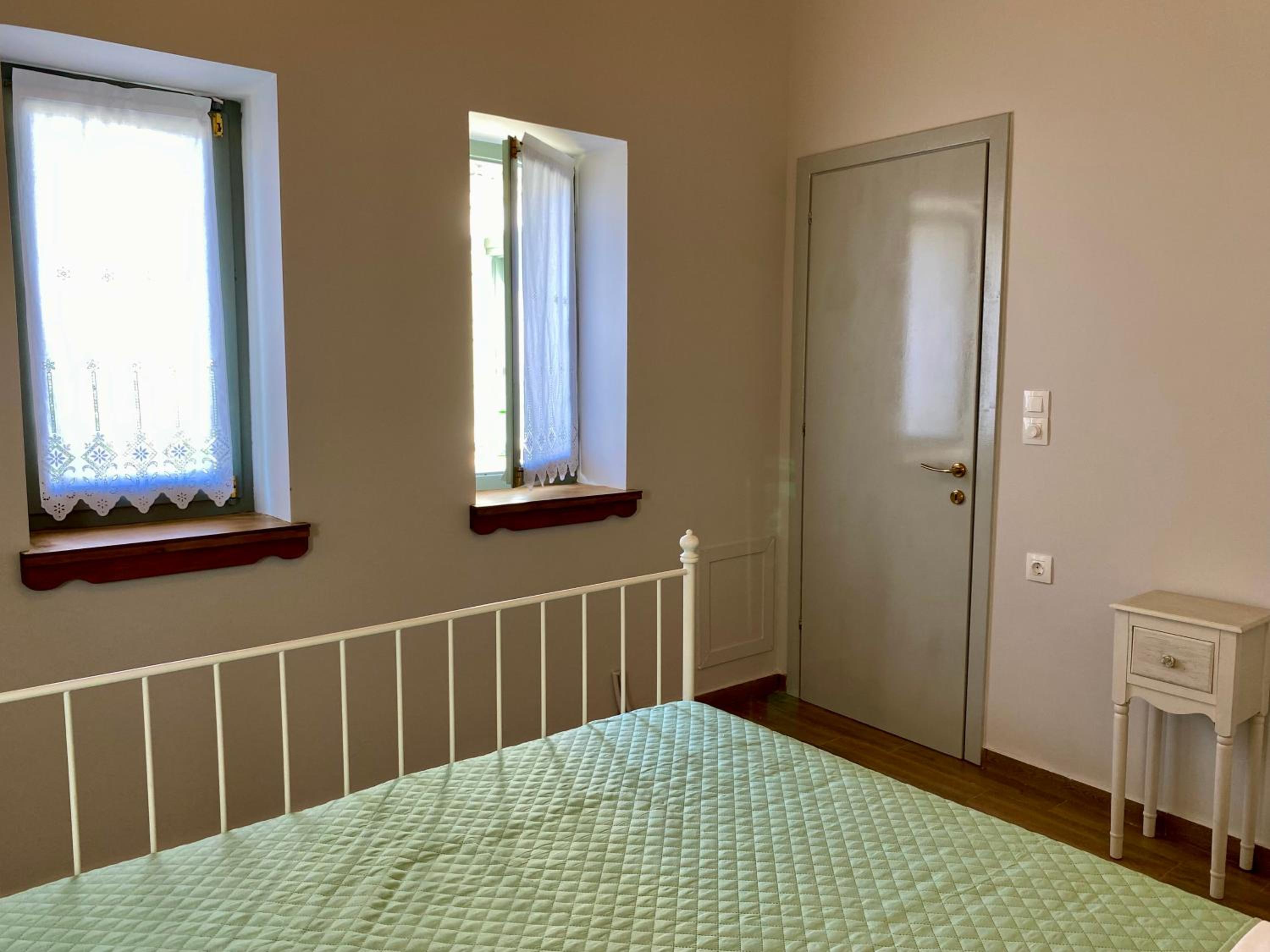 Oneiropetra Luxury House