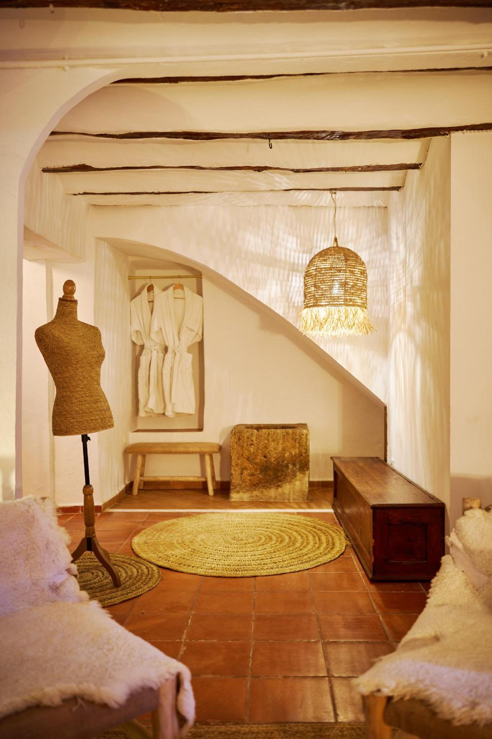VILASIRA ( Rooms & Wines ) view 2