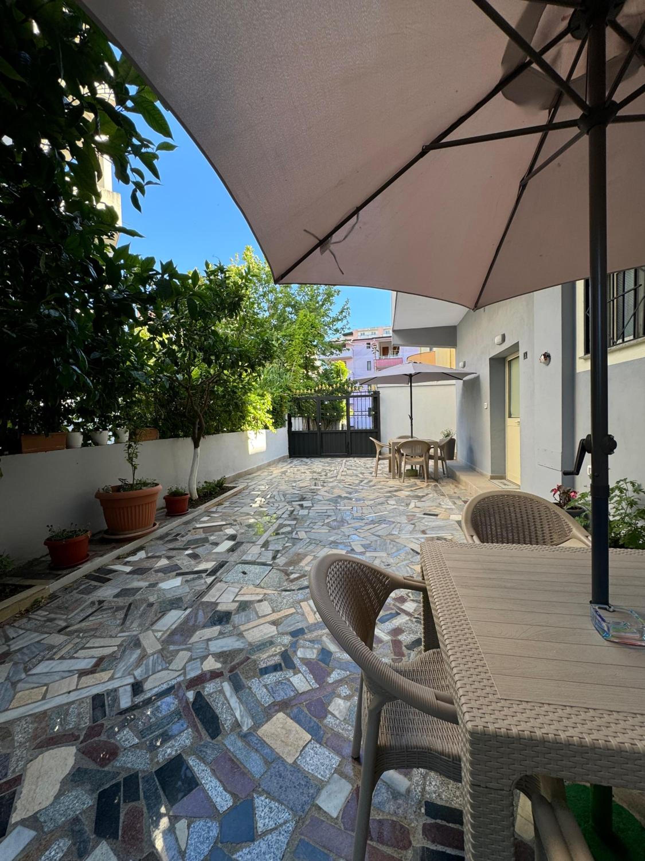 Edlira Apartments
