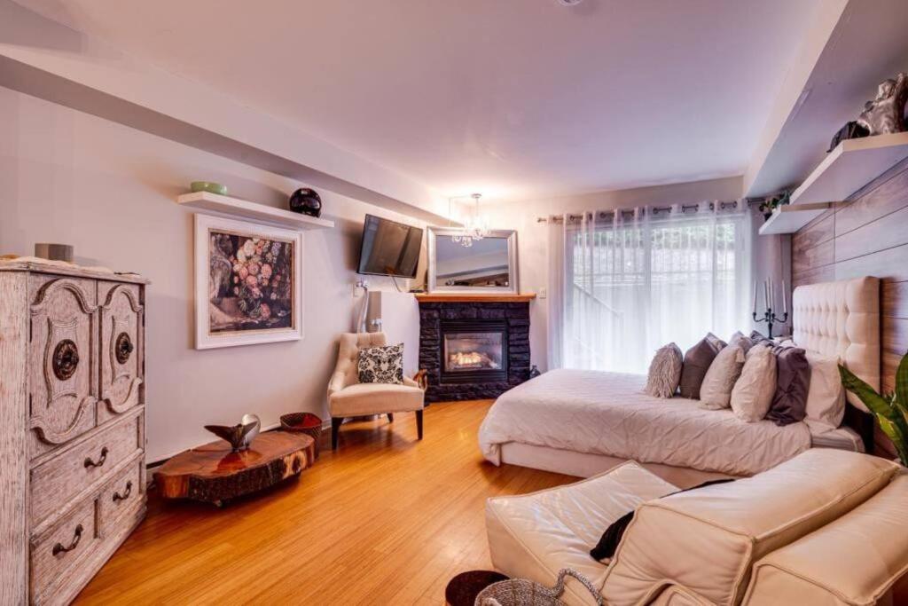Cozy Loft in the Heart of St-Sauveur Village!