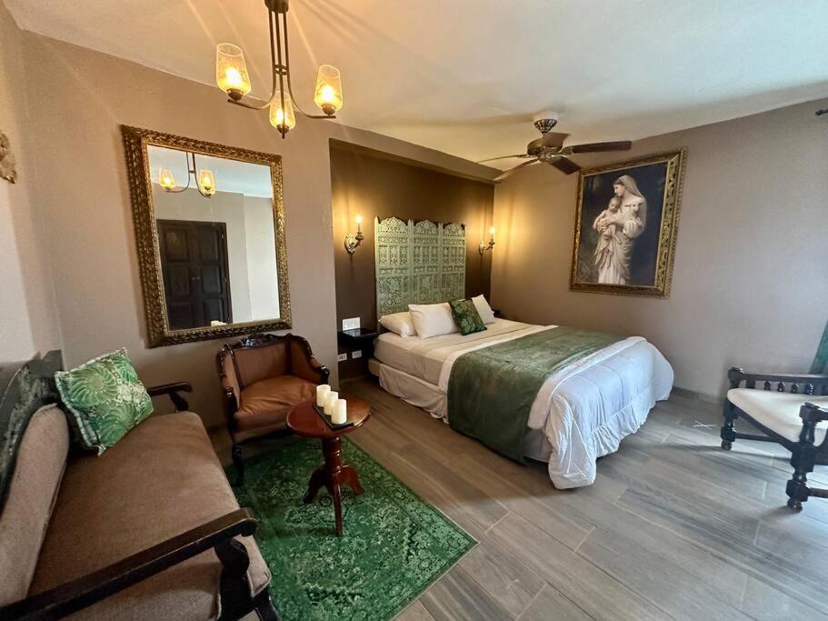 Mansión con suites, piscina, jacuzzi y rooftop