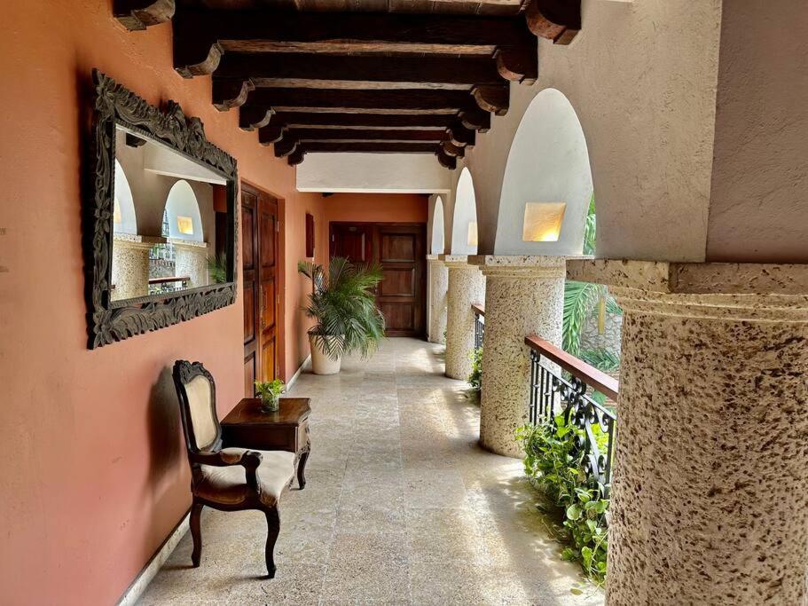 Mansión con suites, piscina, jacuzzi y rooftop