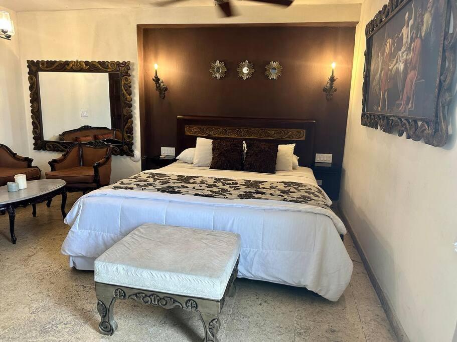 Mansión con suites, piscina, jacuzzi y rooftop