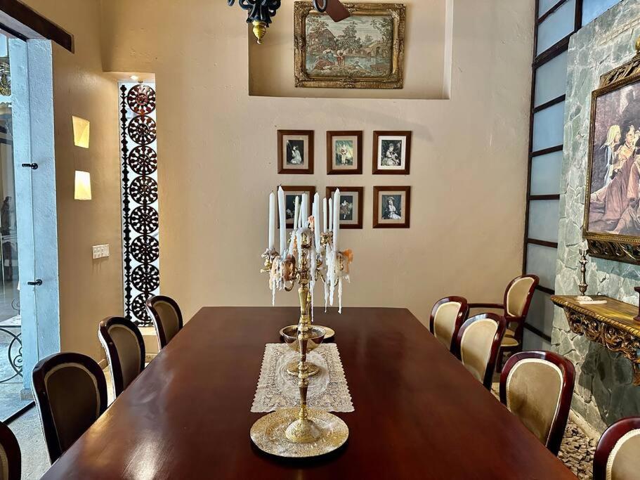 Mansión con suites, piscina, jacuzzi y rooftop