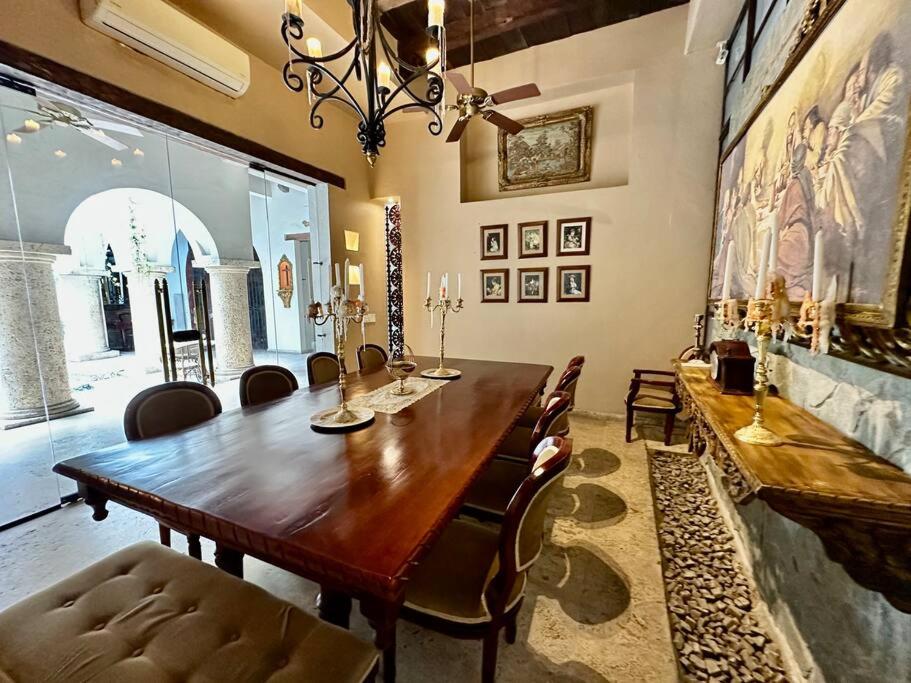 Mansión con suites, piscina, jacuzzi y rooftop