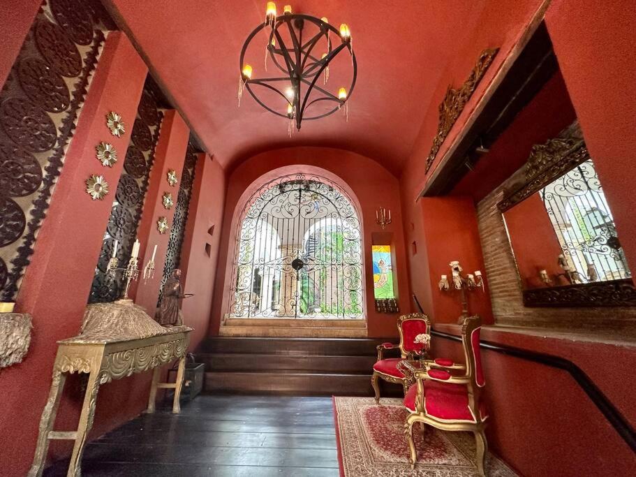 Mansión con suites, piscina, jacuzzi y rooftop