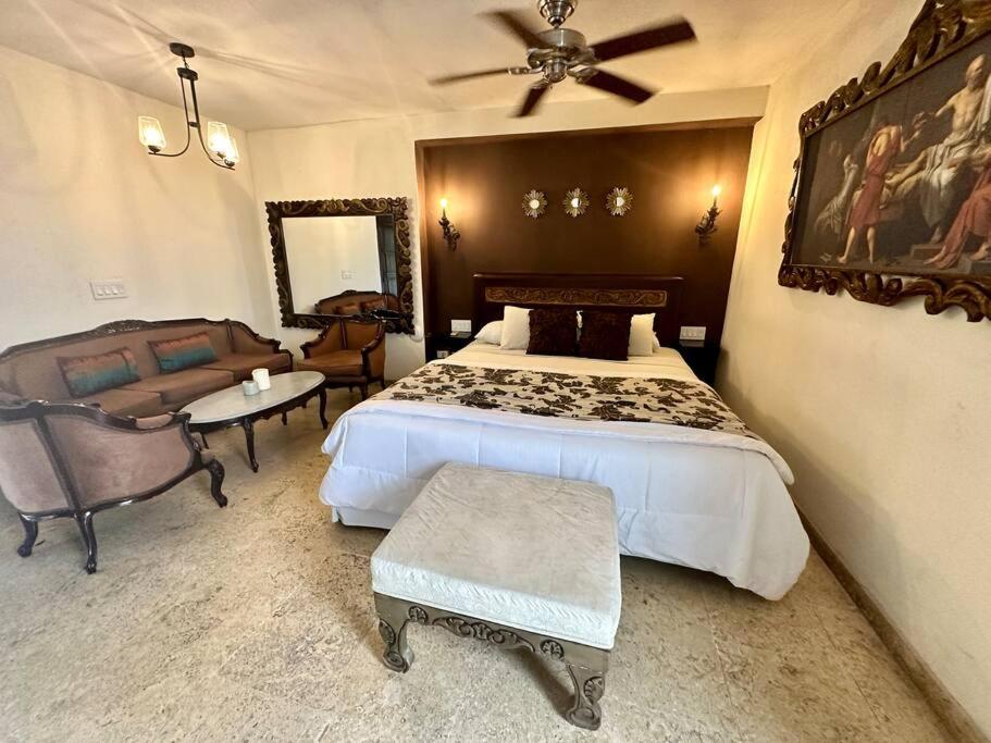 Mansión con suites, piscina, jacuzzi y rooftop