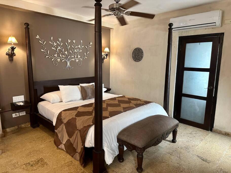 Mansión con suites, piscina, jacuzzi y rooftop