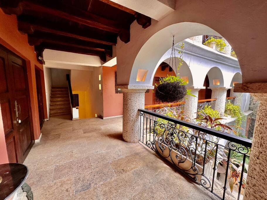 Mansión con suites, piscina, jacuzzi y rooftop