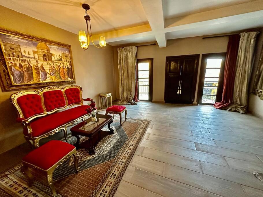 Mansión con suites, piscina, jacuzzi y rooftop