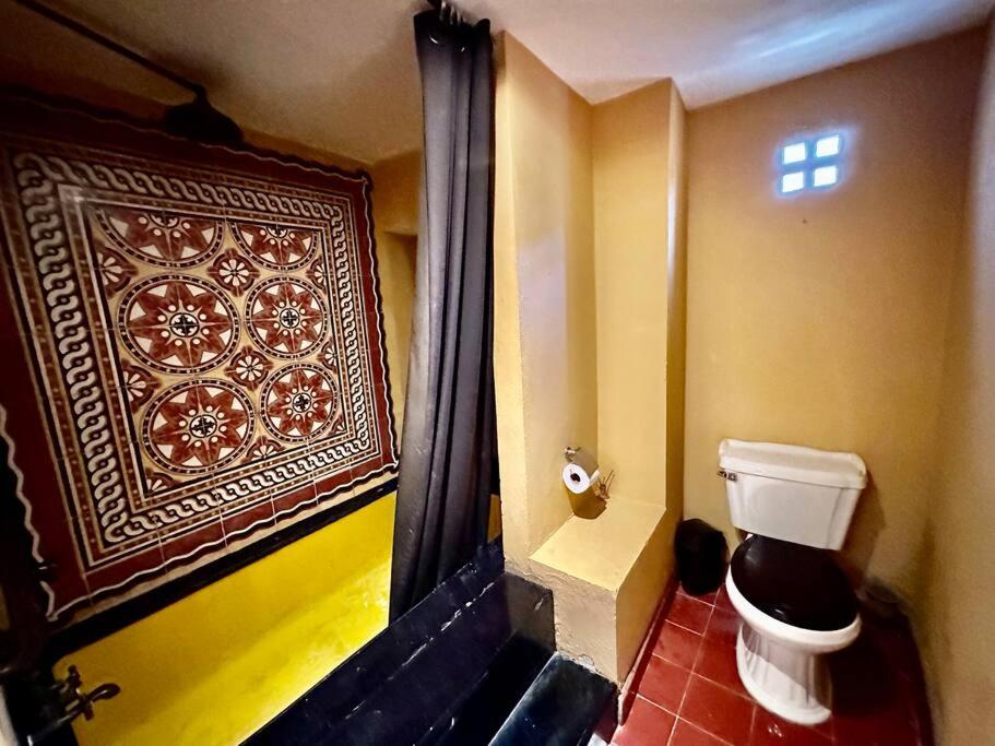Mansión con suites, piscina, jacuzzi y rooftop