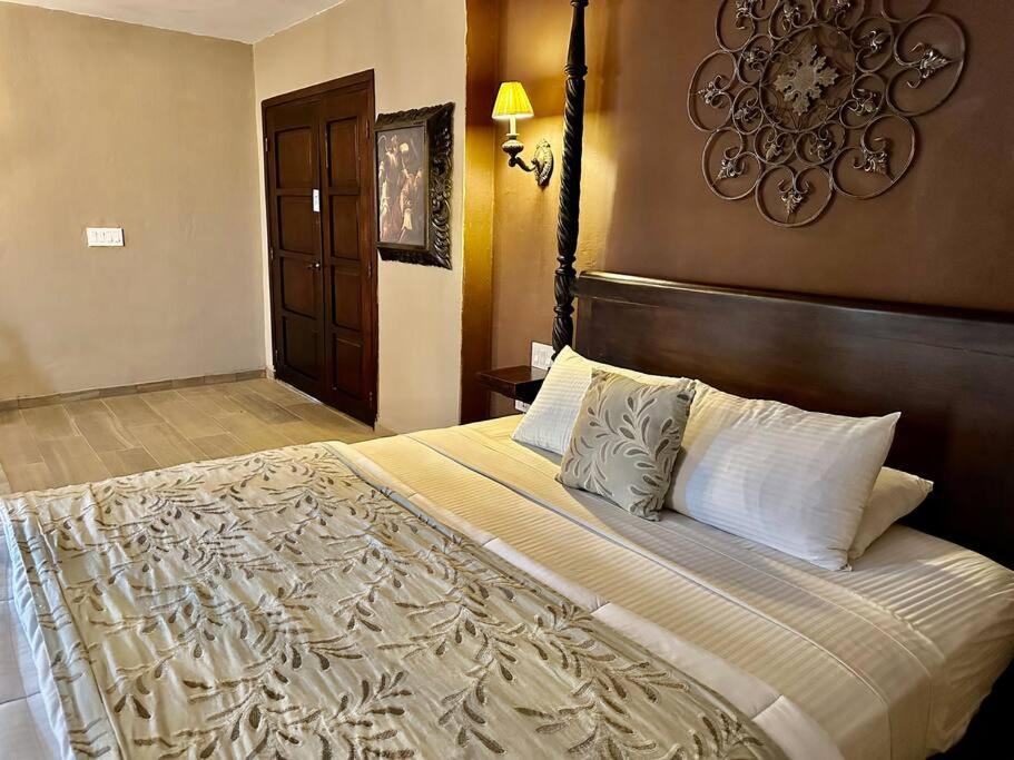 Mansión con suites, piscina, jacuzzi y rooftop